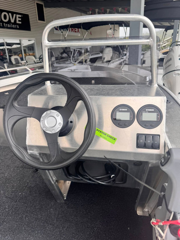 QUINTREX 460 Renegade SC