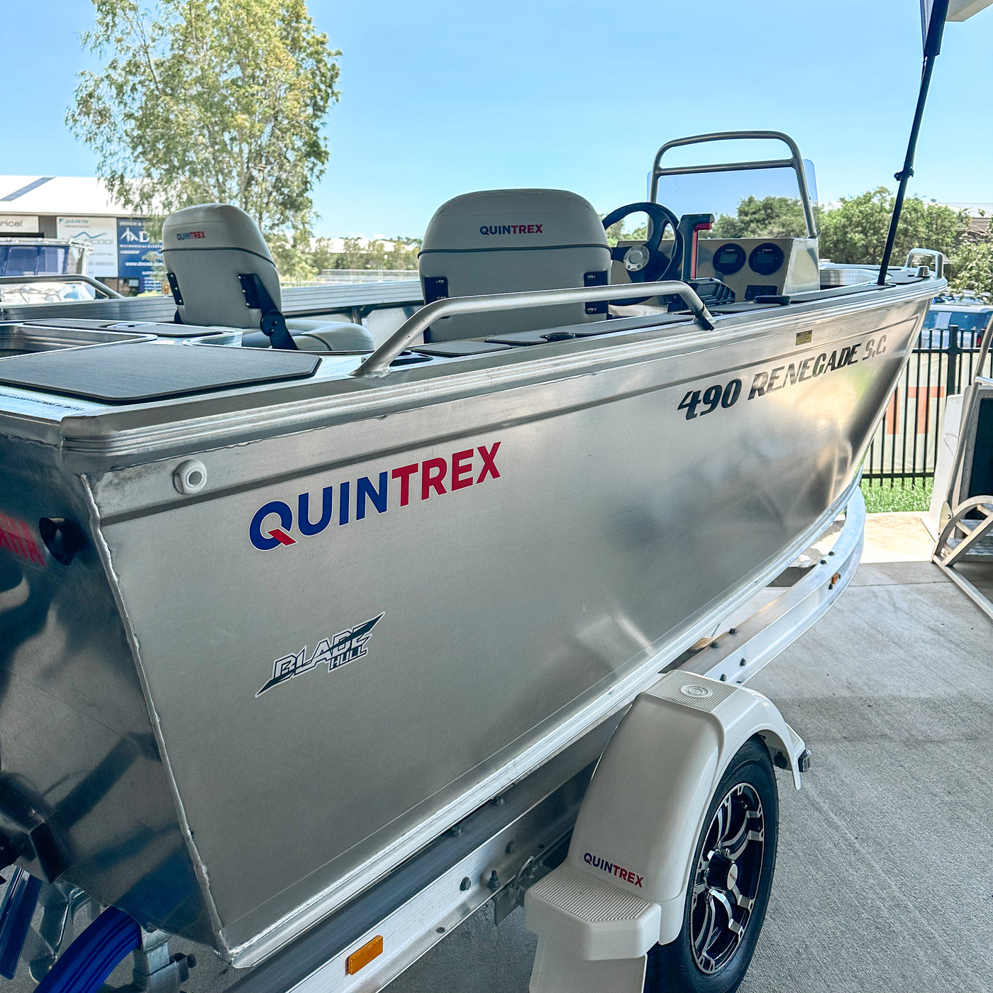 QUINTREX 490 Renegade SC